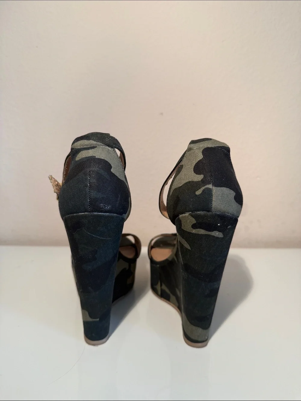 Steve Madden Xfoliate Camo Canvas Platform Wedge Sandals Gold Trim Size 6